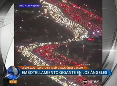 Gigante embotellamiento en Los Angeles