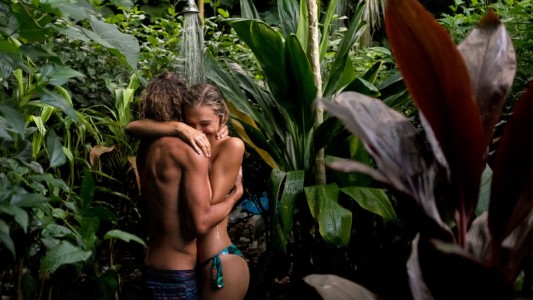 Tener pareja nos hace más felices que recibir un aumento de sueldo