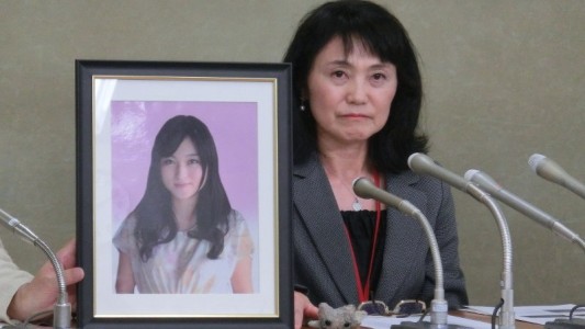 El gobierno japonés lleva a juicio a una compañía por el suicidio de una empleada que trabajó horas extras en exceso