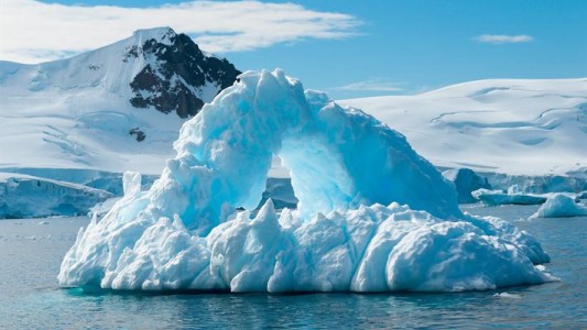 Uno de los diez icebergs más grandes de la Antártida podría desprenderse en poco tiempo