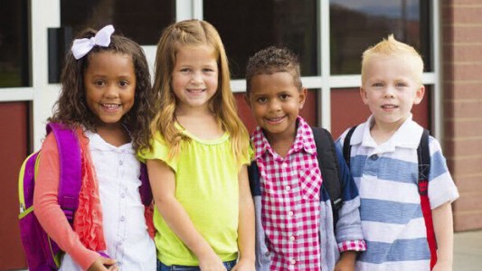 Las niñas creen que son menos inteligentes que los niños desde los seis años