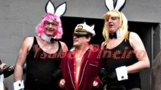 España: un cura se disfrazó de conejita Playboy y desató la polémica