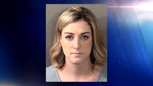 Escándalo en Texas: detuvieron a una profesora de tenis por tener sexo con un alumno de 15 años