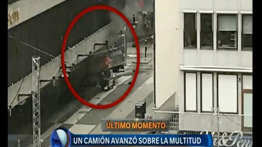 Un camión arrolló a una multitud en Estocolmo