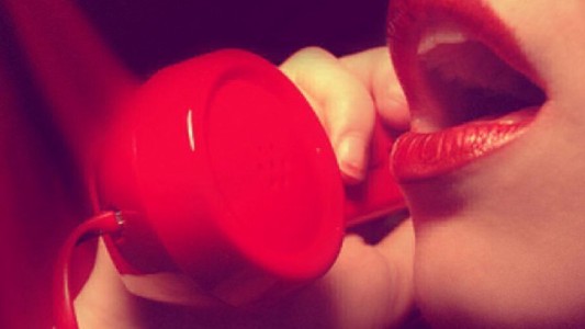 Trabajadora de línea erótica va a la cárcel por estafar a un discapacitado