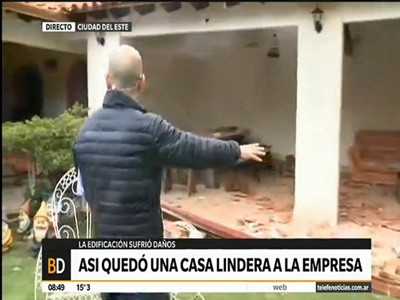 Así quedó una casa vecina a la firma atacada en Ciudad del Este