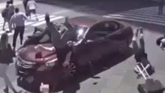 Video: el momento en que atropellaron a peatones en Time Square