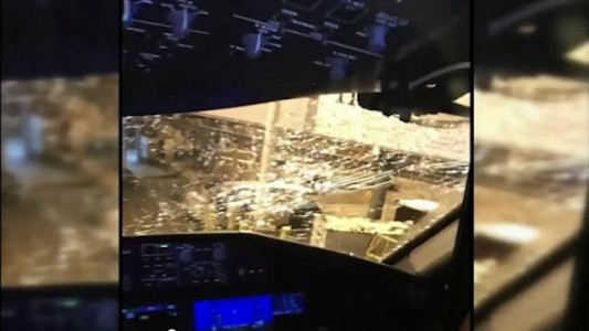 Un avión de Air Europa fue alcanzado por un rayo y tuvo que regresar a Miami