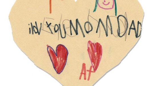 Antes de morir, una nena de 6 años dejó escondidos dibujos y mensajes para su familia