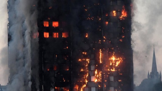 Incendio en Londres: la torre estaba revestida con un material prohibido