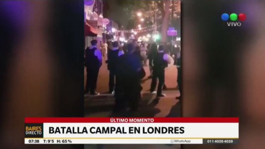 La Policía se enfrenta a jóvenes armados con cuchillos y machetes en Londres