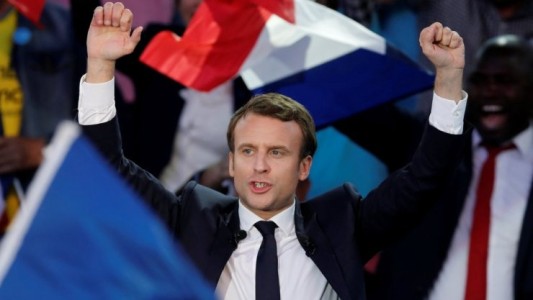 El presidente de Francia anunció su proyecto para reducir en un tercio el número de diputados y senadores