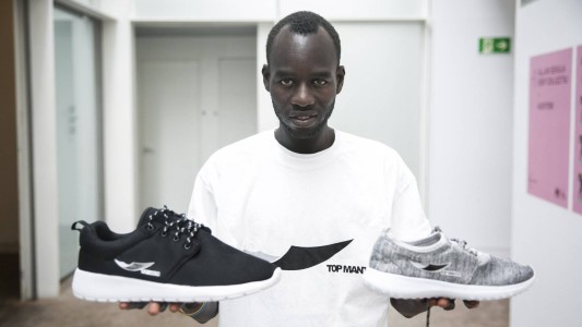 Top Manta: la marca que sacaron los manteros de Barcelona para dejar de vender ropa falsificada