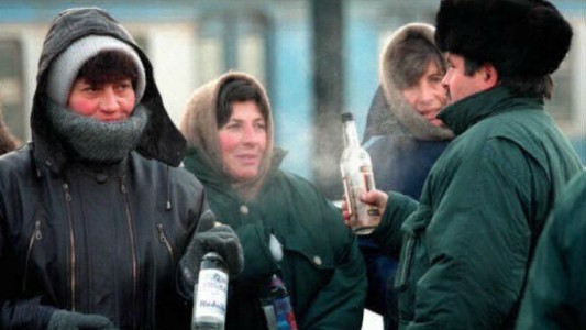 Rusia analiza prohibir la venta de alcohol los fines de semana y estalló la polémica