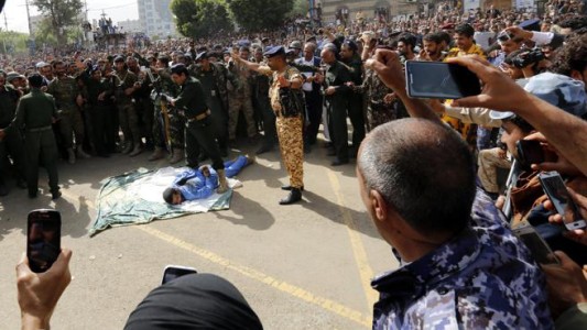 Fotos: así ejecutaron en Yemen a un hombre condenado opr violar y matar a una nena de 3 años