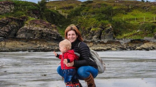 Una mujer creía que estaba embarazada de cuatro meses, pero descubrió que tenía un tumor