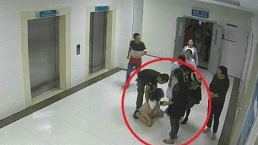 Tenia dolores de parto, no quiso hacerse una cesárea y se quitó la vida antes de dar a luz