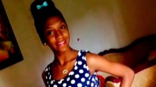 Murió una joven electrocutada frente a su madre mientras cargaba el celular