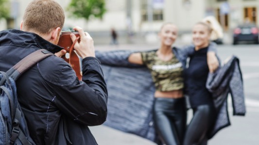 Detuvieron a un fotógrafo por abusar de siete chicas a las que ofrecía un "book" gratis