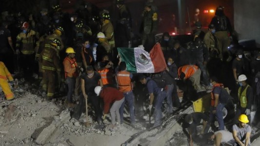 Terremoto en México: aumenta el número de víctimas en medio de la búsqueda de sobrevivientes