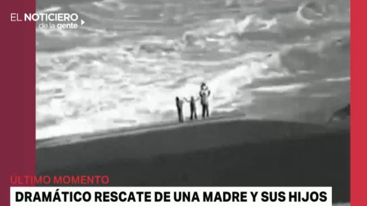 Dramático rescate de una familia atrapada en un barco volcado por el Huracán María en Puerto Rico