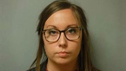 Detuvieron a una profesora de arte que confesó que tuvo sexo con cuatro alumnos