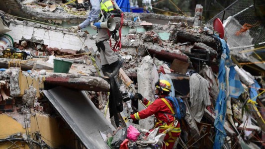 Asciende a 318 la cantidad de muertos por el terremoto en México