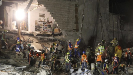 Terremoto en México: buscan a 40 personas  atrapadas en un edificio derrumbado
