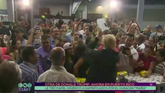 Trump lanzó papel higiénico a damnificados en Puerto Rico