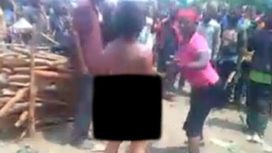 Horror en el congo: violaron y ejecutaron a una mujer en una plaza pública