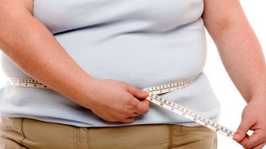 Universidad exige a sus alumnos que pierdan peso para aprobar