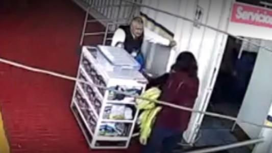 Conmoción en Lima: una joven abandonó en la basura a su bebé recién nacido