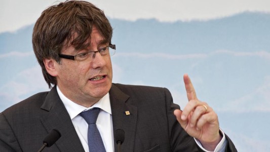 Puigdemont advirtió que el Parlamento catalán votaría la independencia