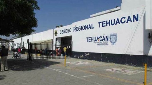 México: un preso se escapó de la cárcel con la ayuda de su novia, la vicedirectora de la prisión