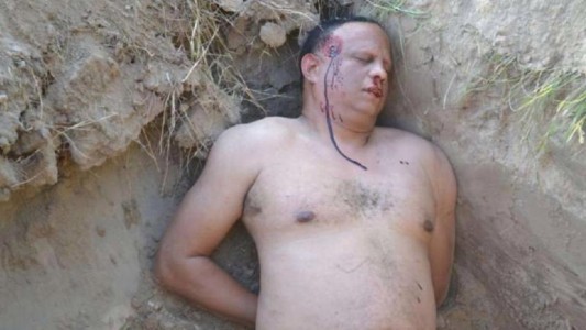 Un hombre fingió su muerte para probar que su esposa había contratado un sicario para asesinarlo