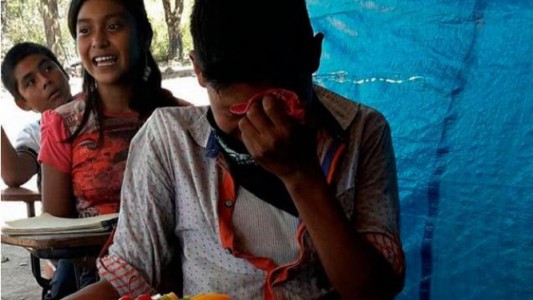 La historia del nene que recibió su primera torta de cumpleaños a los 14