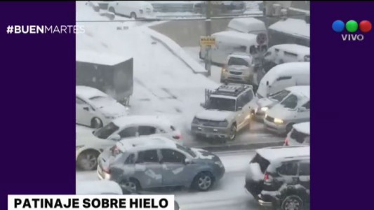 Rusia: la calle, una pista de patinaje sobre hielo