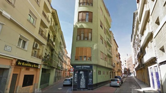 Un hombre murió tras recibir una brutal golpiza por llevar tirantes con la bandera de España