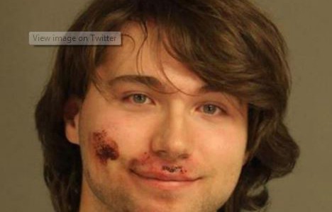 Mató a su madre y sonrió para el legajo policial