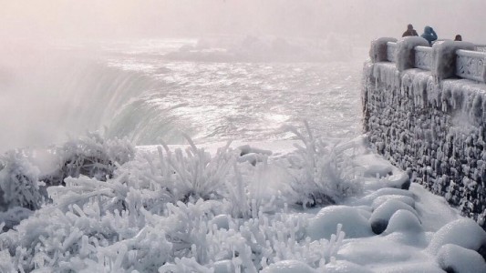 Ola polar en América del Norte: se congelaron las cataratas del Niágara