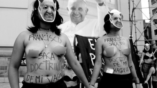 Un grupo de mujeres protestó desnuda contra la visita del Papa a Perú
