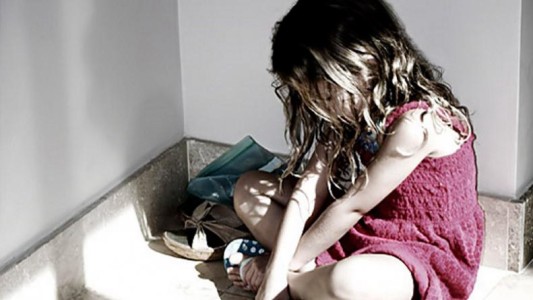 Una mujer tardó 14 horas en buscar a su hijo de 3 años perdido, porque "estaba cansada"