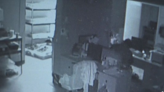 Entró a robar un local, se distrajo mirando porno y lo detuvo la policía