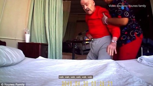 Video aterrador: filmaron como un grupo de enfermeras maltrata a un hombre de 89 años recién operado