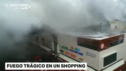 Al menos 56 muertos tras incendiarse un centro comercial de Siberia
