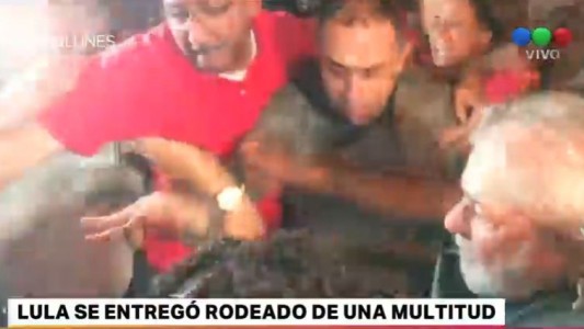 Tensión en Brasil: se entregó Lula y quedó detenido