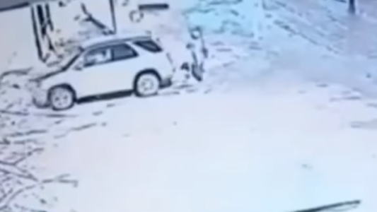 Detuvieron a un conductor que atropelló tres veces a una anciana y ni siquiera se dio cuenta