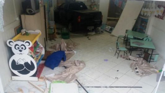 Alcoholizado perdió el control de su camioneta, chocó contra una guardería e hirió a ocho nenes