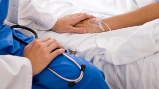 "Derecho a probar": luz verde a la ley que autoriza tratamientos experimentales con pacientes terminales