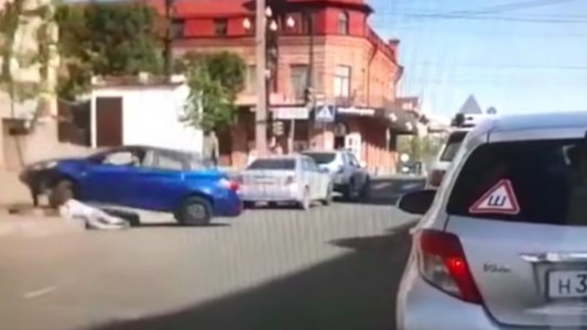 Discutió con su esposa y le pasó por arriba con el auto